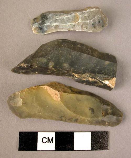 3 flint plunging flakes