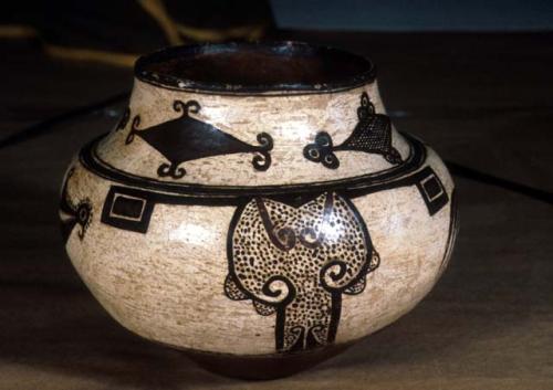 Jar, polacca polychrome style b. Zuni.