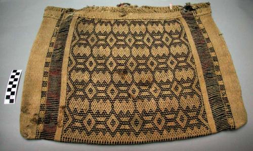 Woven sack, either o-na-mut or sa-pi-cki-mut.