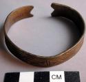 Woman's brass bracelet ("benge")
