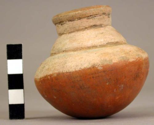 Small pottery jar with constricted and grooved neck - Lost Color ware