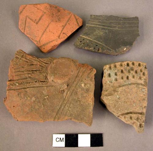 13 grooved potsherds