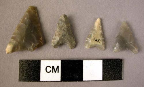 4 flint arrowheads