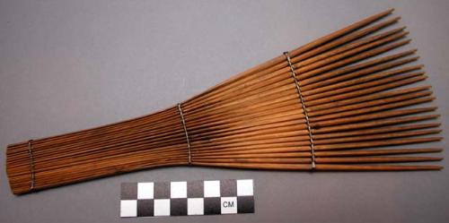 Wooden comb - 21 tines, fan-shape, made of separate sticks bound together with w