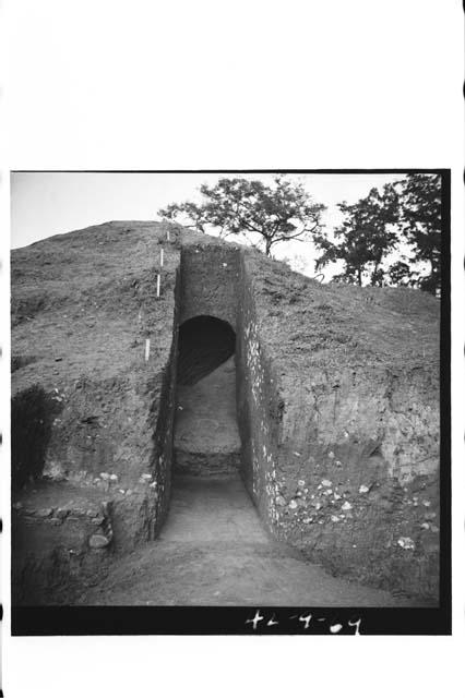 Penetrating trench with adobe structure F at end