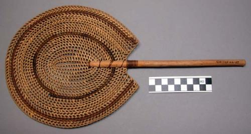 Oval fan - technique: coiled, mousing knot; material: bast fiber in +