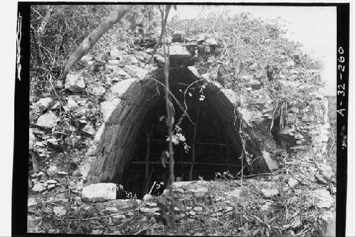 Str. I - Palace N.W. center vault, looking S.E.