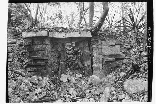 Str. II - west doorway / fragment of facade