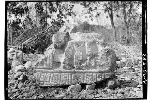 Stela 7, lower platform