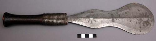 One knife with rounded metal blade