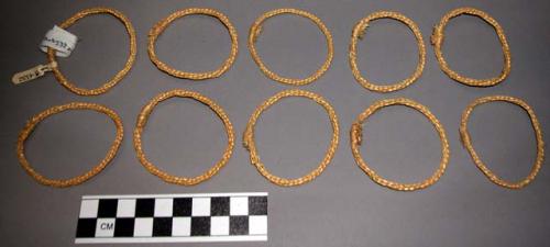 Grass bracelets, kusiku