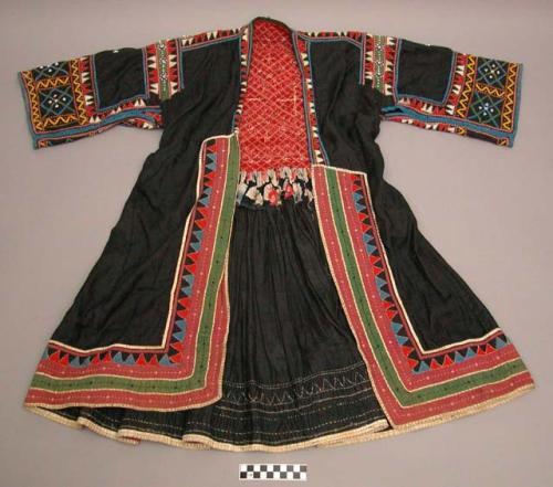 Woman's dress (talavari)