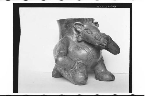 Plumbate Animal Effigy, Pisote