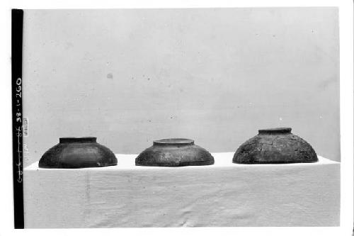 3 bowls A1-568-T.VI, A1-597-T.VI, A1-111-Tomb I. D Rim a1-111-17 cm.