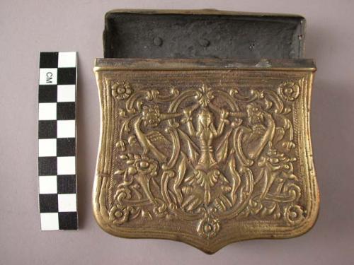 Cartridge box (palaska) worn on a belt, usually in pairs. Athena design popular in Greece