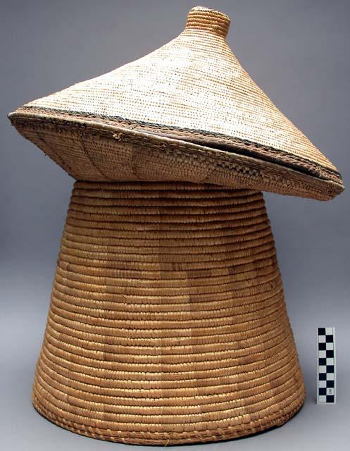 Basketry bread table and lid