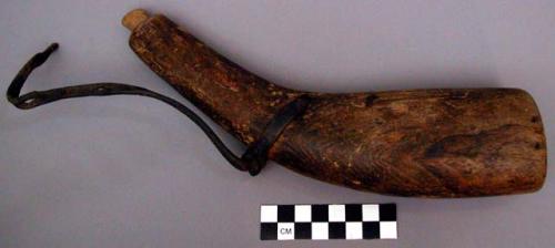 Powder horn of wood