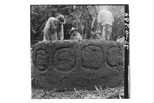 Altar 2, glyphs 5 and 6, left to right.