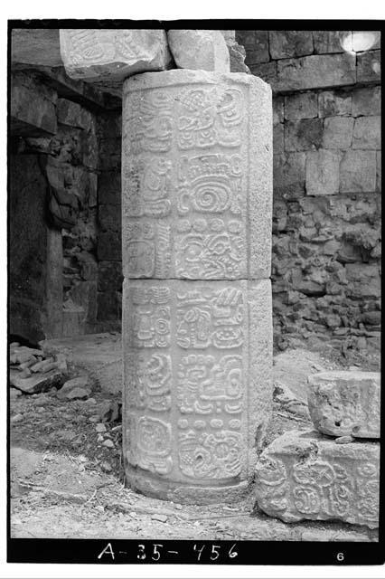 I.S. Bldg. W Column, right hand glyphs