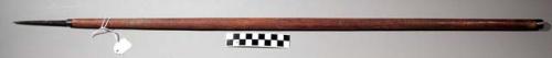 Onjimbauailua, trident with wooden shaft, single point at one end, trident at ot
