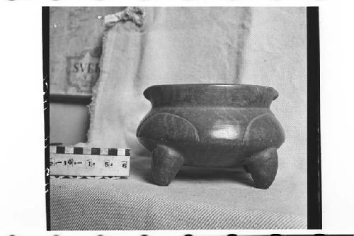 Tetrapodal Lost-Color Pottery Jar