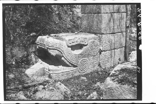 3D8-North serpent column of Temple