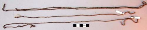 Copper and brass chains, vumbi