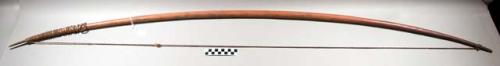 Bow of polished wood - gummed fibre bowstring ("muhetu")