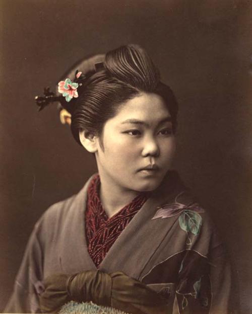 Young Japanese women in traditional dress