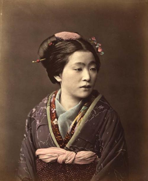 Young Japanese woman in traditional dress