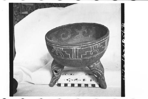 Tripodal Incised Dichrome Bowl