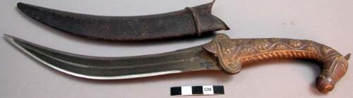 Curved dagger and sheath
