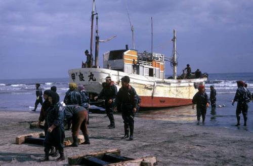 Boso Peninula, hauling in fishing boat