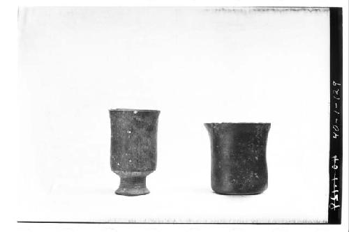 Pedestal vase and cylinder