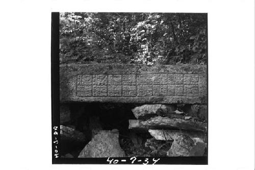 Lintel 27, Structure 24