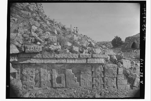 Decorated platform, southeast side, Structure 2C6 (Casa 1)