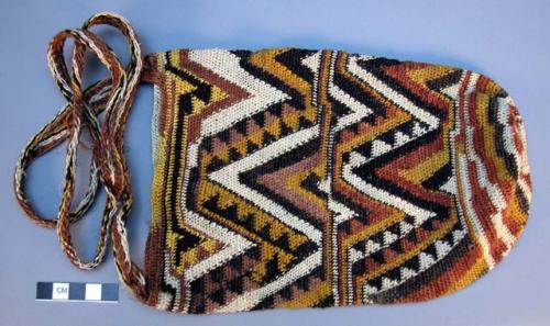 Twined string bag made of Majaqua fiber, dye not native