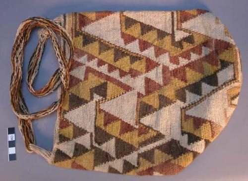 Large twined string bag made of Majaqua fiber, dye not native