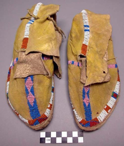 Pair of moccasins belonging with 15-37-10/86651-86653