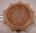 Carved wooden bowl with scalloped edges, greatest width:  approx. 18 cm, H: 6.5