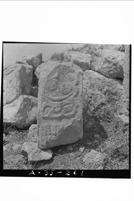 Individual stone from glyphic altar, Str. 2B2