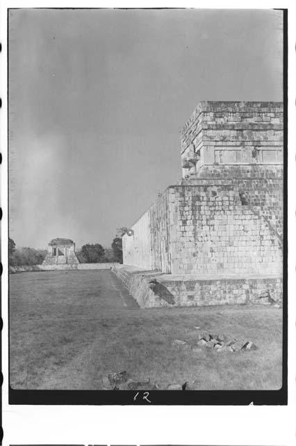 2D1-- East range. Temple of Jaguar and North Temple