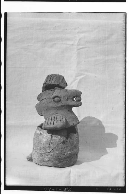 Vessel with bird-head cover