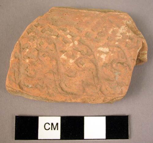 1 rim incised potsherd