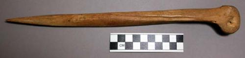 Sharp bone implement with incised lines