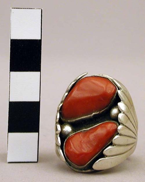 Ring, silver, 2 coral stones, silver fan shaped side pieces