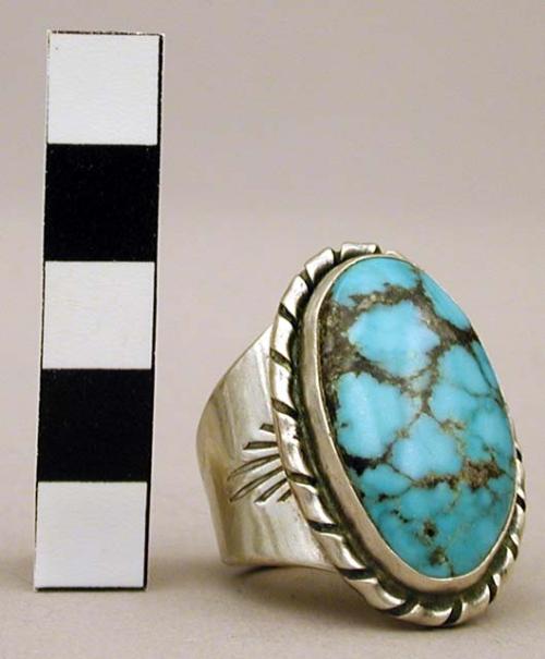 Ring, silver, 1 large oval turquoise stone, twisted design around edge