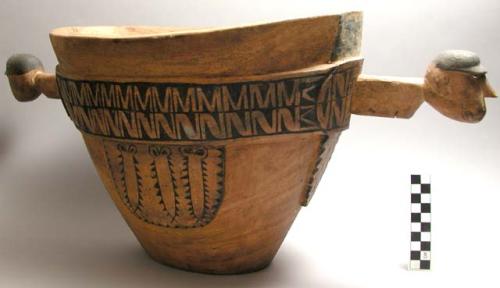 Food bowl with stylized engravings of canarium nuts, human head terminals for ha