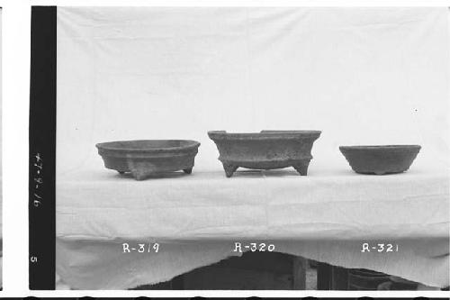 R-319, R-320, R-321 = Red-brown tripod bowls.