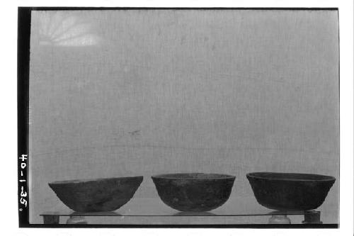 Bowls SAA 185, Tomb II, Str. 24, Diam 21.5 cm.  SAA 135.